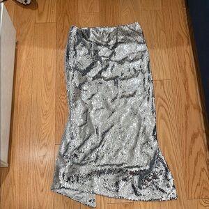 Elegant Silver Sequin Pencil Skirt